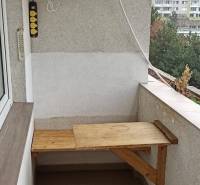 Balkon v 2-pokojovém bytě na Pečnianské ulici, Bratislava - Petržalka, s klimatizací.