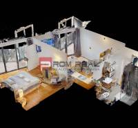 3D model dvoupokojového bytu s balkonem, podlahou s dřevěným dekorem a moderním vybavením.