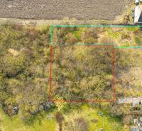 Letecký pohled na pozemky na bydlení v Malých Pakách, Velká Paka.