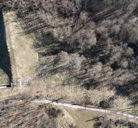 Letecký pohled na louky a lesy v okolí Krupiny vhodné pro pozemky - bydlení.