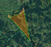 Katastrální mapa pozemků pro bydlení v Hanisce, znázorňuje hranice a rozměry parcel.