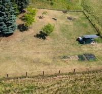 Pozemky - bydlení v Banské Belé s prostorem pro zahradu a odpočinek.