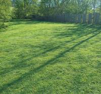 Pozemek - bydlení obklopený zelení ve Vyšných Malatinách, ulice Vyšné Malatiny.