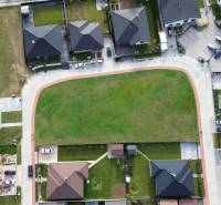 Letecký pohled na rezidenční pozemky v Kočovcích, určené pro Pozemky - bydlení.