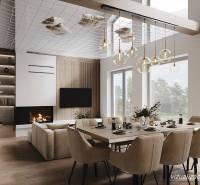 Interiér chaty s jídelním stolem, krbem a podlahou s dřevěným dekorem, osvětlený lustry.