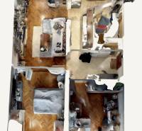 3D půdorys 3-pokojového bytu s podlahou s dřevěným dekorem a nábytkem.