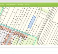 Mapa pozemků v obci Iža určených k bydlení, zvýrazněná parcela.