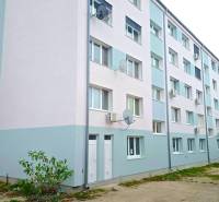 Bytový dům na ulici Pod Párovcami v Piešťanech, vhodný pro 2-pokojový byt.