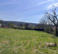 Pozemky - bydlení na Budovatelské v Mariance, klidná lokalita se zelení.