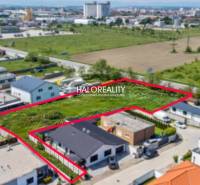 Pozemky v Senci ideální pro bydlení v tichém prostředí blízko městské infrastruktury.