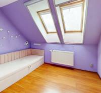 GRAHAMS-predaj-4-izb-zariadeneho-RD-Okruzna-Rovinka-Bedroom.jpg