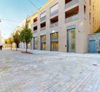 Moderní bytová výstavba na Floriánské ulici v Bratislavě - Starém Městě.