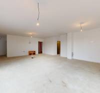 Omlouvám se, ale potřeboval bych vědět, co konkrétně chcete přeložit do češtiny. Můžete mi prosím poskytnout text, který chcete přeložit?