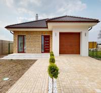 Rodinný dům na ul. Vojvodce Arpáda v Dunajské Stredě s garáží a zahrádkou.