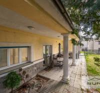 Terasa u 4pokojového bytu s otevřeným prostorem na Krčméryho ulici v Bratislavě - Staré Město.