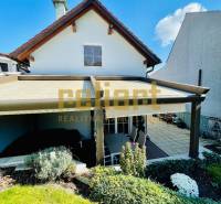 Rodinný dům na Kozičově ulici v Bratislavě - Devín s terasou a zahradou.