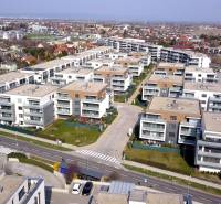 Satelitní pohled na 3-pokojové byty na Orechové ulici v Dunajské Lužné.