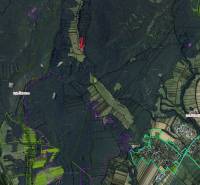 Letecký pohled na zemědělské a lesní pozemky v Príbelcích, hranice katastrů.