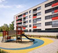 Malokrasňanská ulice v Bratislavě - Rača s bytovým domem a dětským hřištěm.