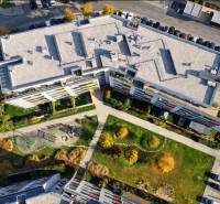 Bytový komplex s hřištěm na Malokrasňanské v Bratislavě - Rači, pohled shora.