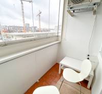 Balkon 4pokojového bytu s výhledem na jeřáby v Bratislavě - Nivy, Ondavská.
