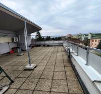 Pohled z terasy 4pokojového bytu na Sídlisku I, Vranov nad Topľou.