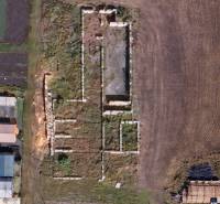 Stavba základu na pozemku v blízkosti Valče vhodný k bydlení.