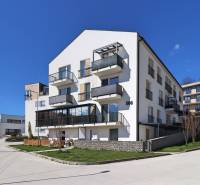 Bytový dům na ulici Streženice v Púchově nabízí různé rezidenční možnosti.