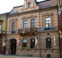 Historická budova na Rooseveltově ulici v Košicích - městské části Staré Město s obchodními prostory.