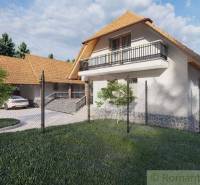 Rodinný dům v Šiatorské Bukovince se sedlovou střechou, balkonem, garáží a oplocením.