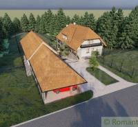 Rodinný dům v Šiatorské Bukovince obklopený zelení nabízí pohodlné venkovské bydlení.