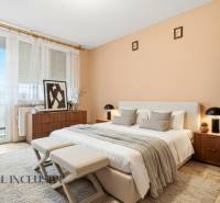 A7400020_staging_9975c23f-3afd-4803-80db-efe5ba7b2fa2.jpg