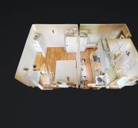 3D půdorys 1-pokojového bytu s podlahou s dřevěným dekorem.