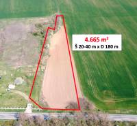 Letecký pohled na pozemek v Ondřejovcích, Zahrady, s vyznačenou plochou 4 665 m².