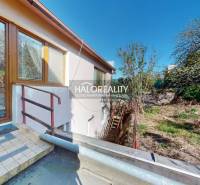 Rodinný dům v Rimavské Sobotě s terasou a oplocenou zahradou, vhodný k bydlení.