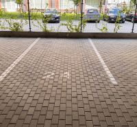 Parkovací místo v kryté garáži na Sadové ulici v Senici.