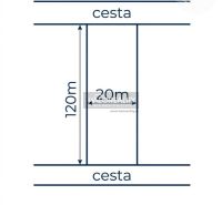 Pozemek v Trenčianských Miticích, obdélník 20x120 m, sousedící s cestou.
