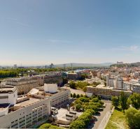 Panorama Bratislavy - Starého Města z ulice Landererova s pohledem na Dunaj a hrad.
