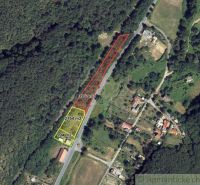 Letecký pohled na pozemky k bydlení v Šiatorské Bukovince, obklopené lesem a přírodou.