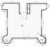 Půdorys kanceláře v chatě o rozloze 21 m² se čtyřmi výklenky.