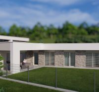 Rodinný dům v Modrovce s moderním exteriérem, terasou a zeleným dvorem.
