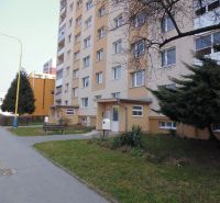 Bytovka na ulici G.Svobody v Prešově s předzahrádkou a chodníkem k 2-pokojovému bytu.