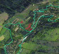 Mapa zemědělských a lesních pozemků v okolí města Svrčinovec.