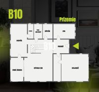 Půdorys rodinného domu se zimní zahradou, dvojgaráží a technickou místností.