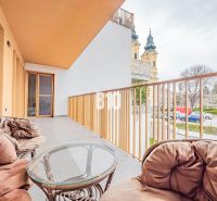 Balkón 3-pokojového bytu v Nitře nabízí pohled na centrum města.