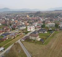 Letecký pohled na rezidenční čtvrť v Rosině, ideální pro Pozemky - bydlení.