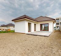 Predaj 4izbovej modernej novostaby RD s tep. čerpadlom garážou a veľkým pozemkom v Dunajskej Strede