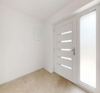 Predaj 4izbovej modernej novostaby RD s tep. čerpadlom garážou a veľkým pozemkom v Dunajskej Strede
