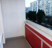 Balkon 2-pokojového bytu na Rajecké ulici v Bratislavě - Vrakuni s výhledem.