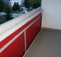 Balkon 2-pokojového bytu na Rajecké ulici v Bratislavě - Vrakuni.